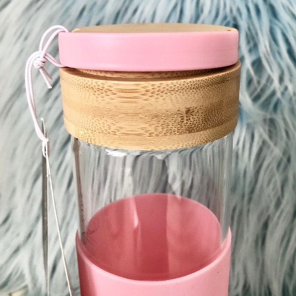 Glass Water Bottle, Bamboo Lid Screw Top W/Handle & Pink Silicone Sleeve, 20 oz - Picture 10 of 13